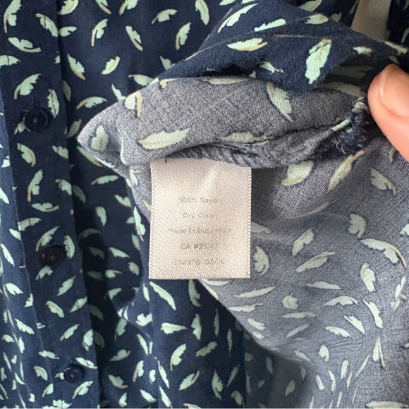 Talbots Shirt Women’s‎ Blue Feather Print Roll-Tab Sleeve Button-Up Size Large - Picture 6 of 9